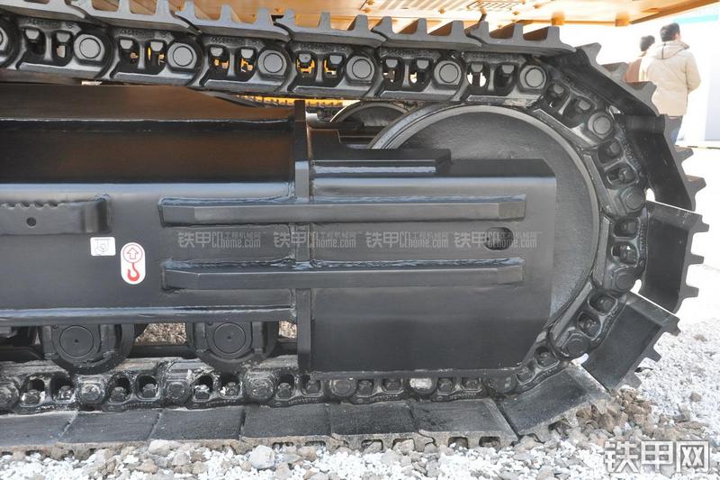 雷沃重工FR360-7挖掘机局部