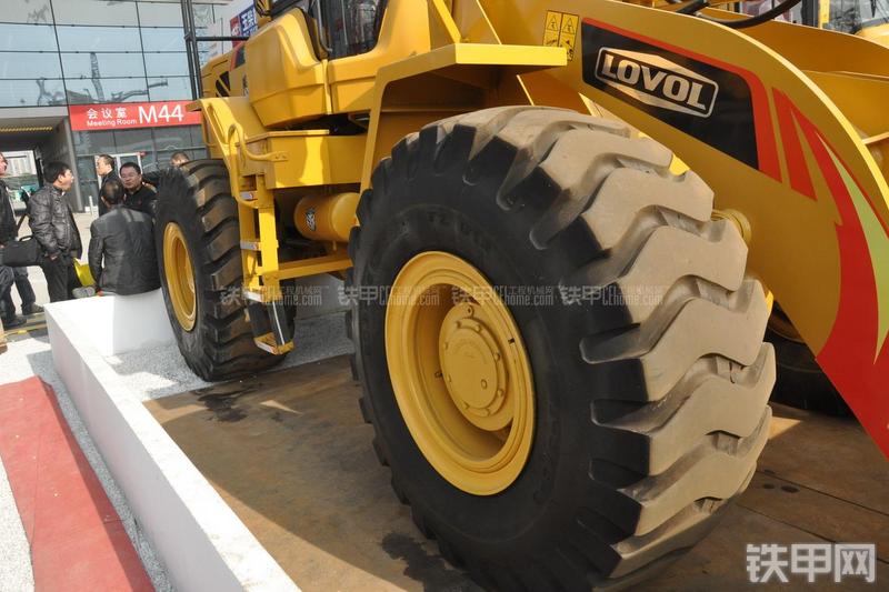 雷沃重工FL956F-ETX装载机局部