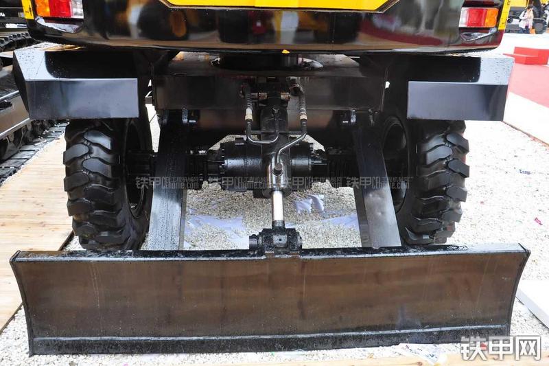 晋工JGM909L挖掘机局部