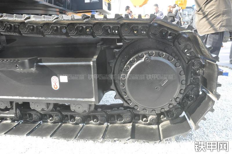 雷沃重工FR220-ETX挖掘机局部