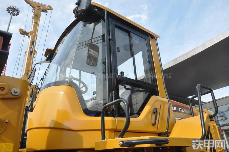 雷沃重工FL955F-ETX装载机局部
