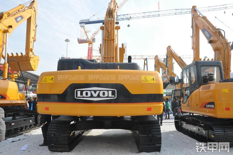 雷沃重工FR330挖掘机整机外观