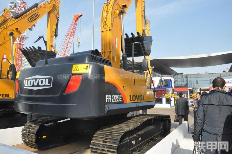 雷沃重工FR225E-ETX+挖掘机局部