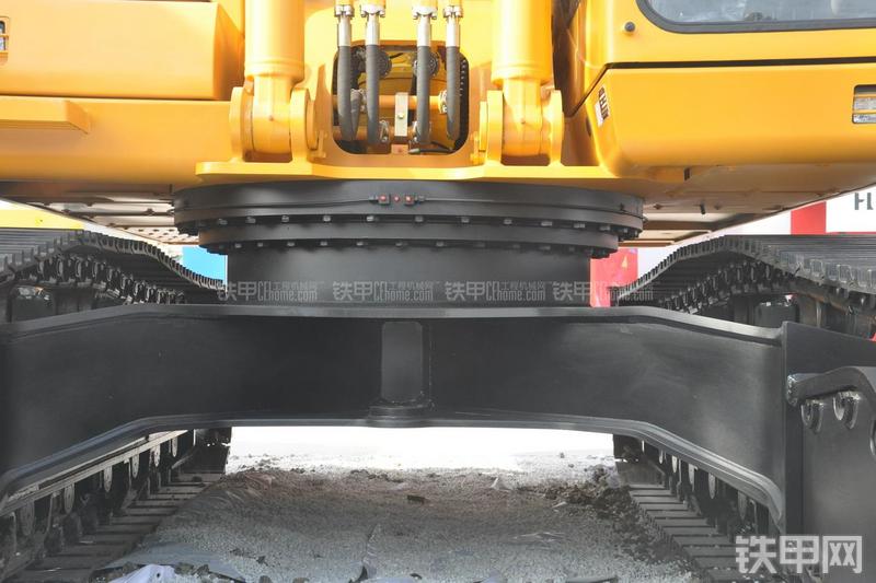 雷沃重工FR360-7挖掘机局部