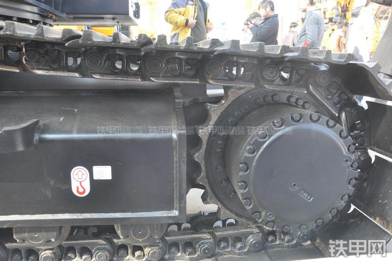 雷沃重工FR225E-ETX+挖掘机局部