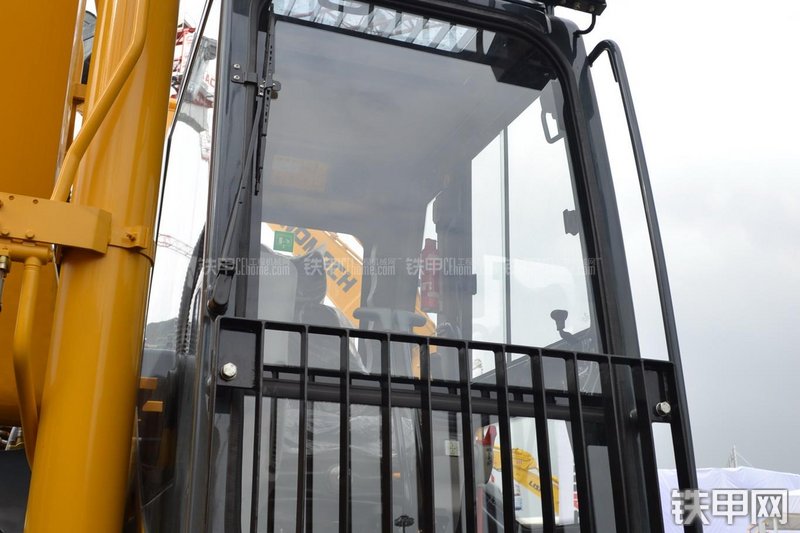 国机重工ZG3210-9C挖掘机局部