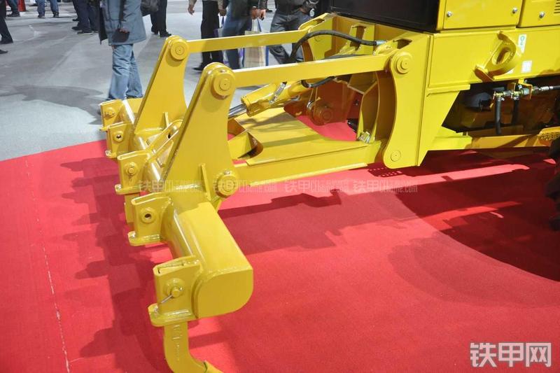 卡特彼勒120K平地机局部