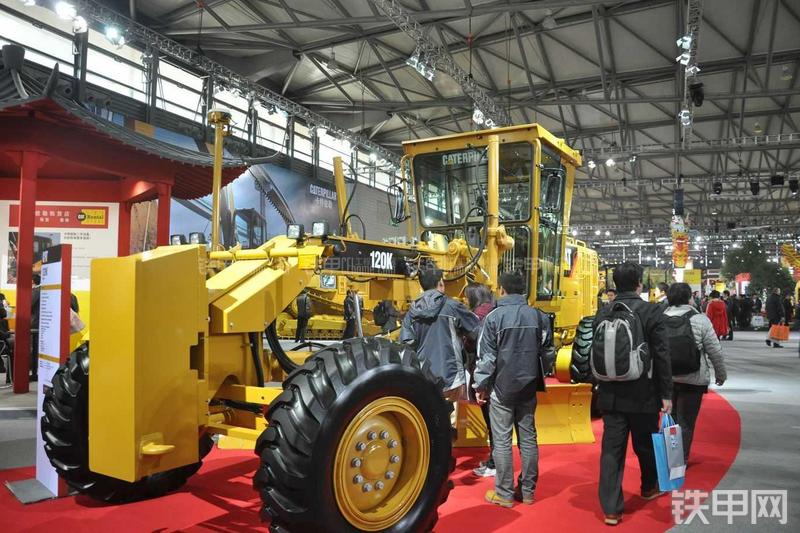 卡特彼勒120K平地机整机外观