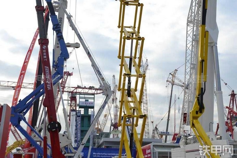 京城重工X14EW高空作业机械整机外观