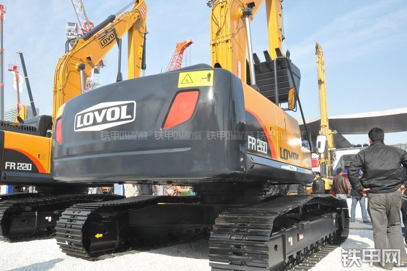 雷沃重工FR260-ETX挖掘机整机外观
