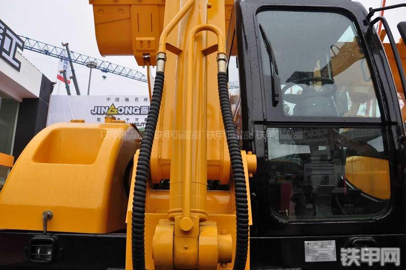 晋工JGM909L挖掘机局部