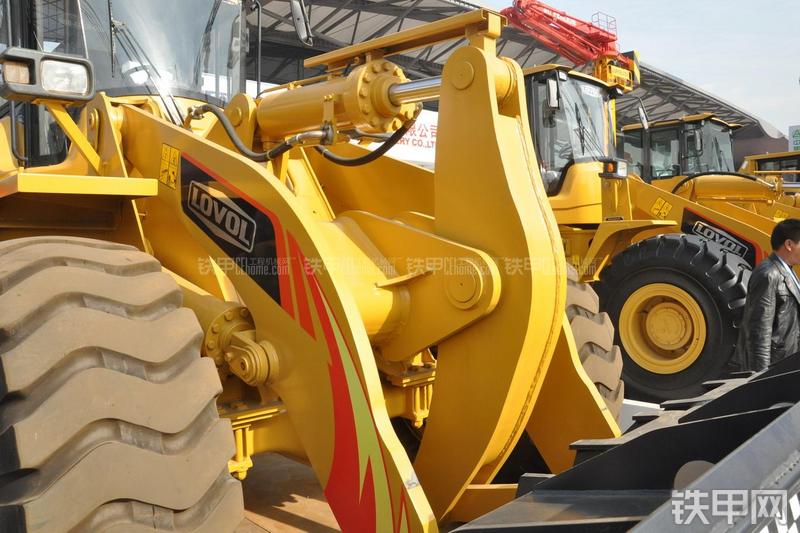 雷沃重工FL956F-ETX装载机局部