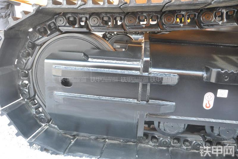 雷沃重工FR330挖掘机局部