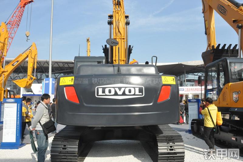 雷沃重工FR220-ETX挖掘机局部