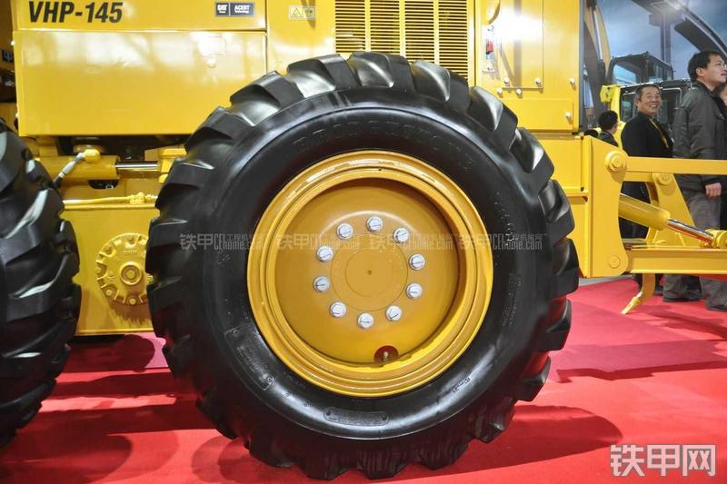 卡特彼勒120K平地机局部