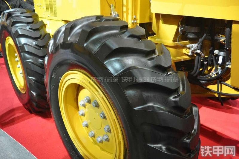 卡特彼勒120K平地机局部