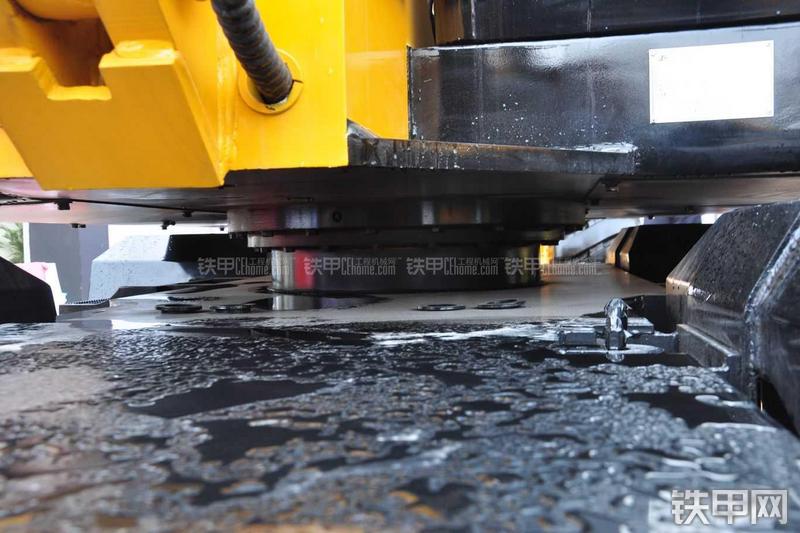 晋工JGM909L挖掘机局部