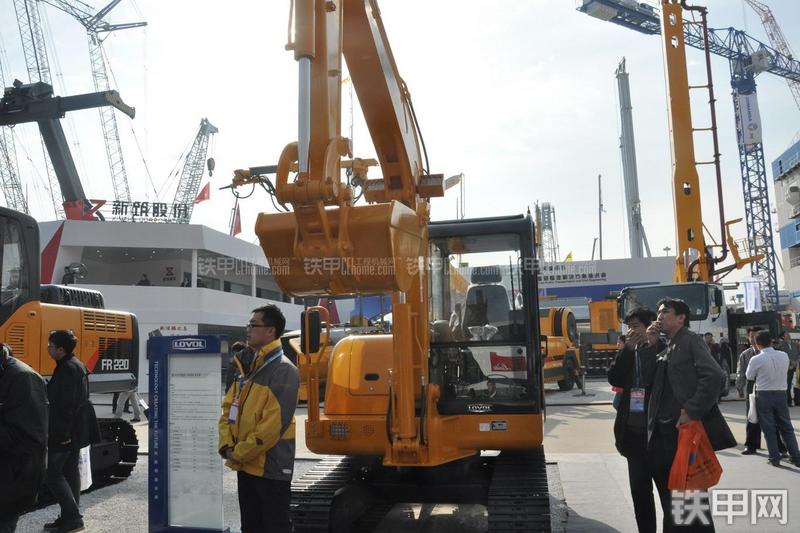 雷沃重工FR60-ETX挖掘机整机外观