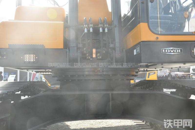 雷沃重工FR220-ETX挖掘机局部