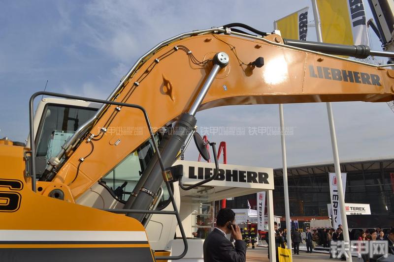 利勃海尔R916-Litronic挖掘机局部