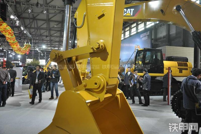 卡特彼勒329D挖掘机局部