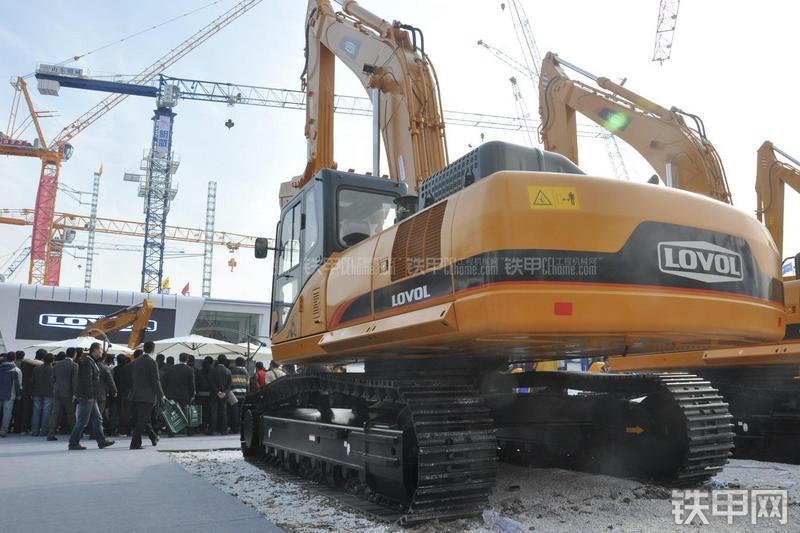 雷沃重工FR360-7挖掘机整机外观