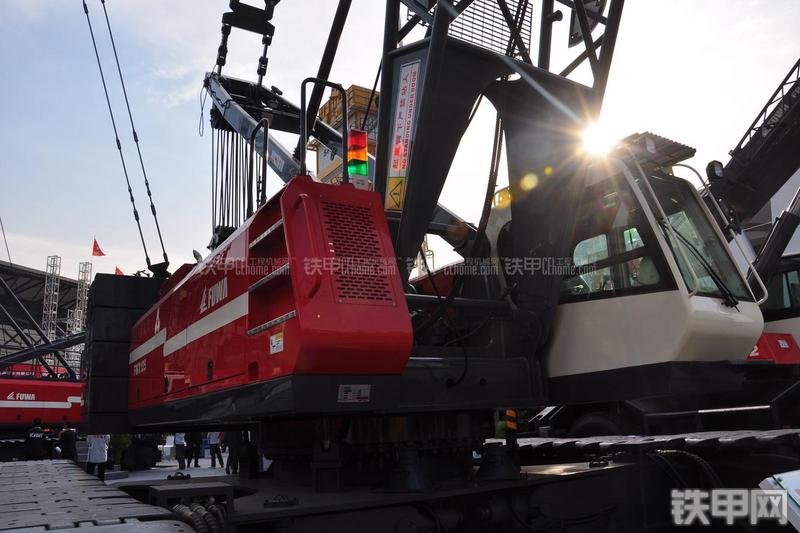 抚挖重工FWX135起重机整机外观