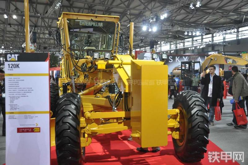 卡特彼勒120K平地机整机外观