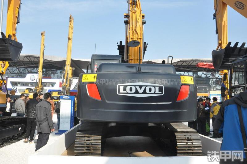 雷沃重工FR225E-ETX+挖掘机局部