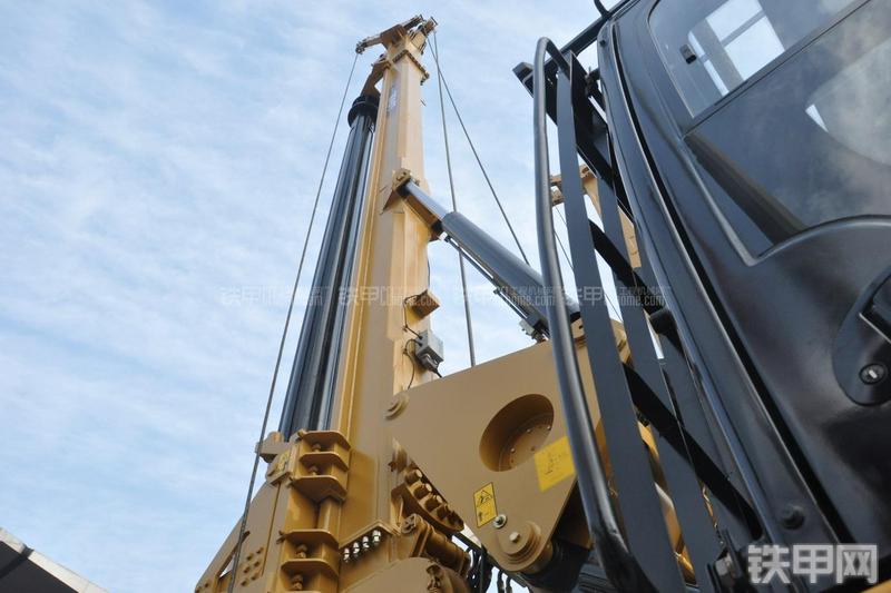 雷沃重工FL610旋挖钻局部