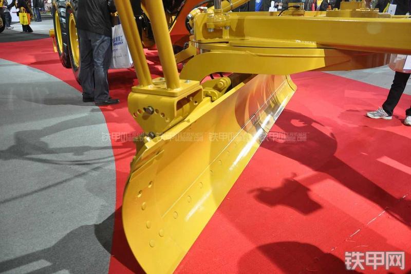 卡特彼勒120K平地机局部