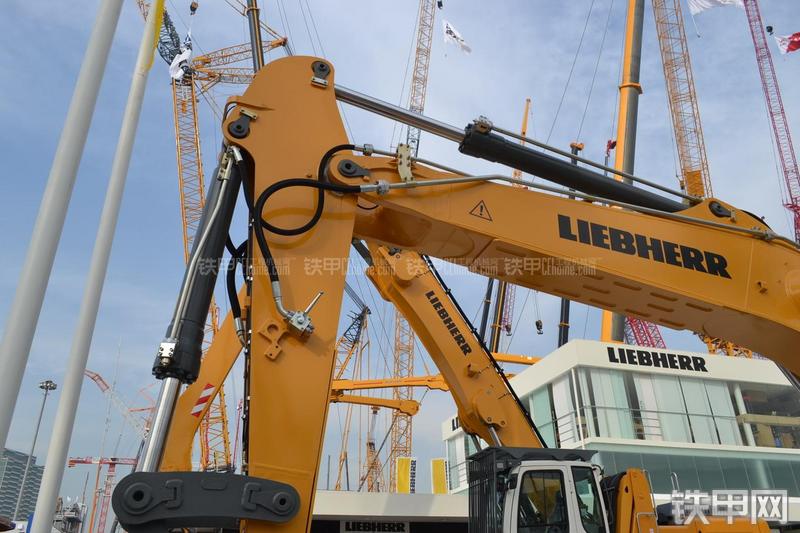 利勃海尔R944C SME挖掘机局部