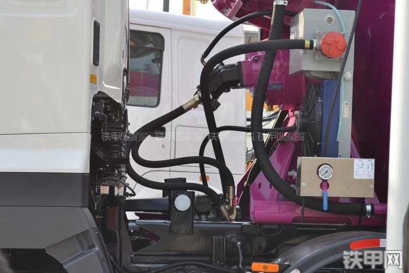 利勃海尔HTM1204L广汽日野搅拌运输车局部