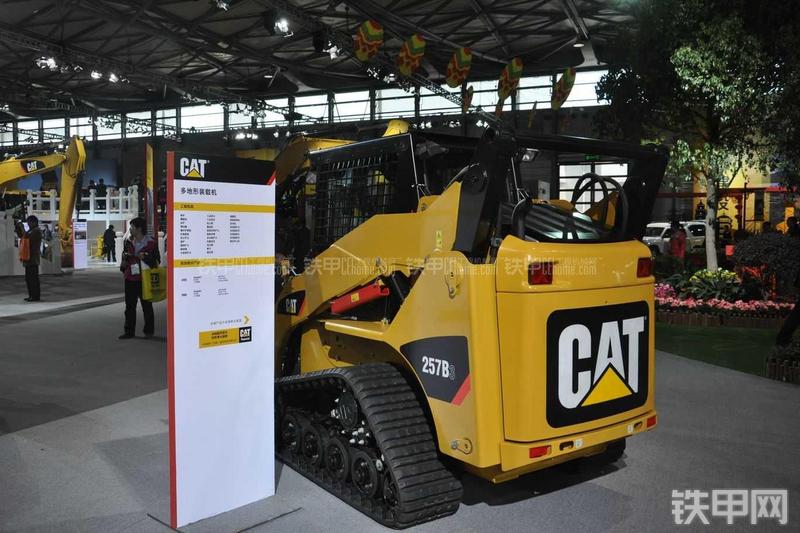 卡特彼勒257B3滑移装载机整机外观