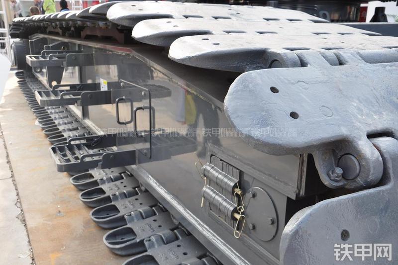 抚挖重工FWX225起重机局部