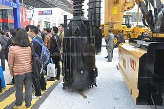 雷沃重工FL610旋挖钻局部