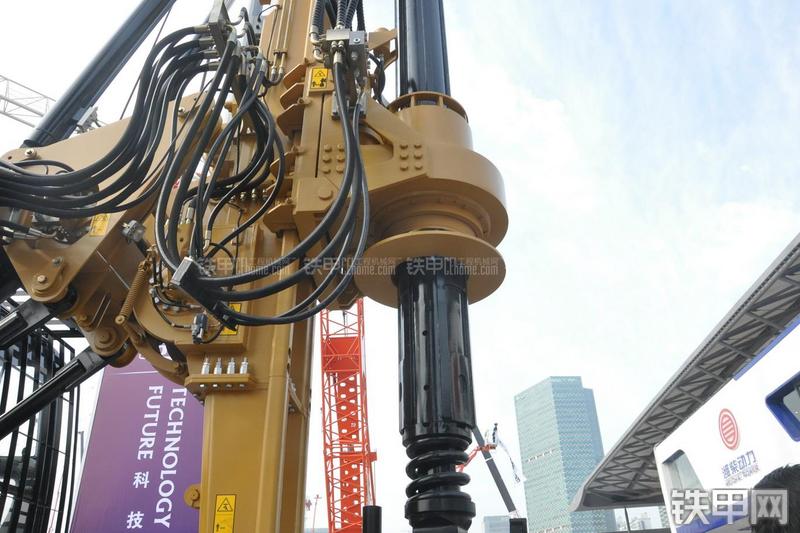 雷沃重工FL610旋挖钻局部