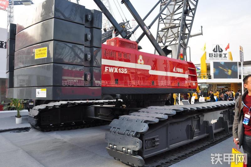 抚挖重工FWX135起重机局部