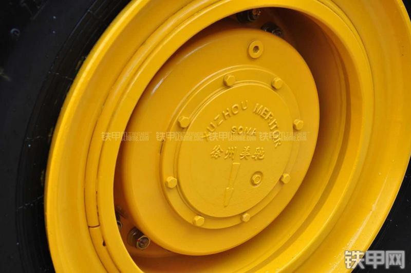 晋工JGM768高端型装载机局部