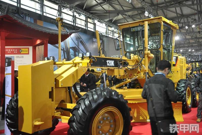 卡特彼勒120K平地机局部