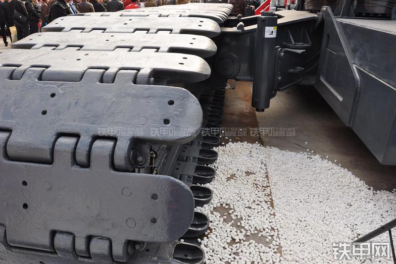 抚挖重工FWX225起重机局部