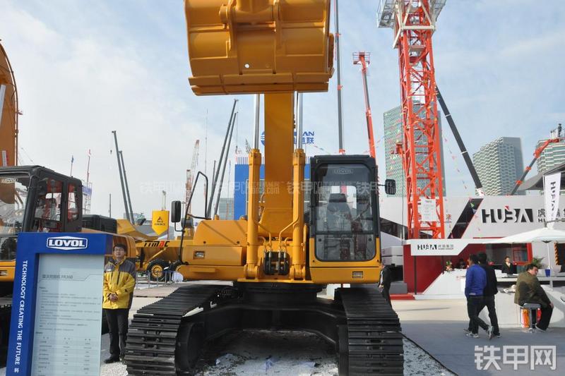 雷沃重工FR360-7挖掘机整机外观