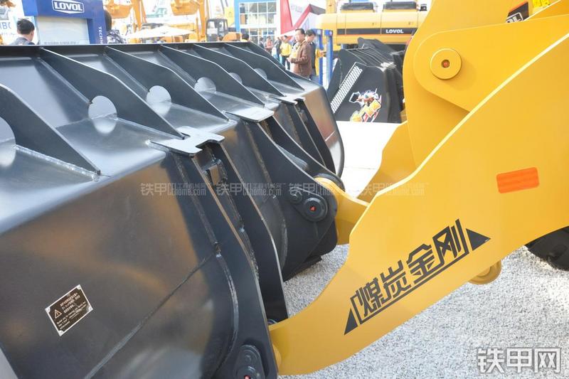 雷沃重工FL955F-ETX装载机局部