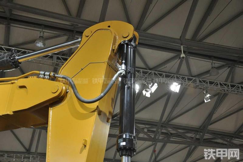 卡特彼勒374DL挖掘机局部