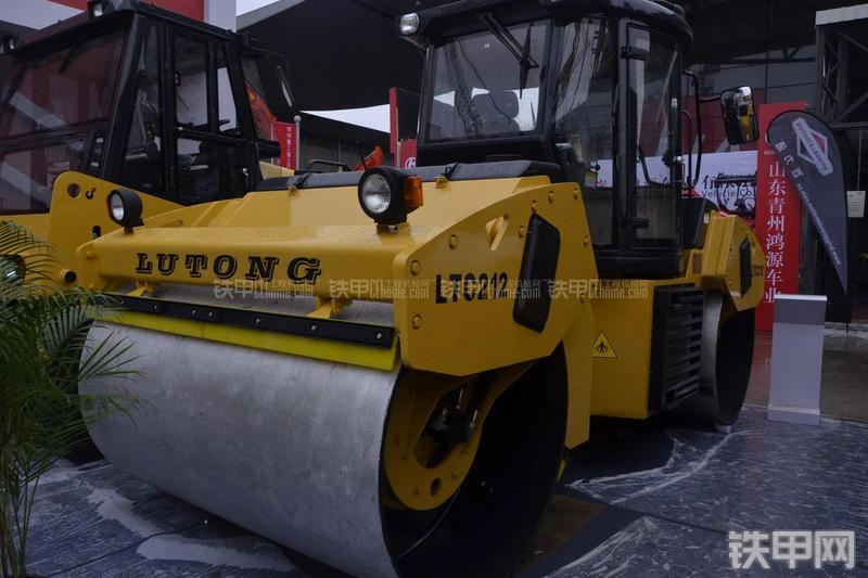 洛阳路通LTC212全液压压路机整机外观