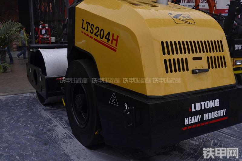 洛阳路通LTS204H压路机整机外观