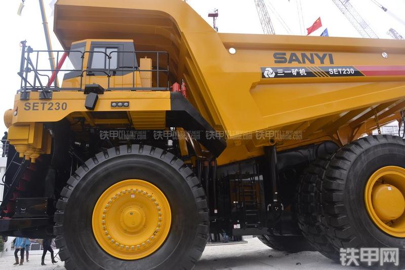 三一重工SET230非公路自卸车整机外观
