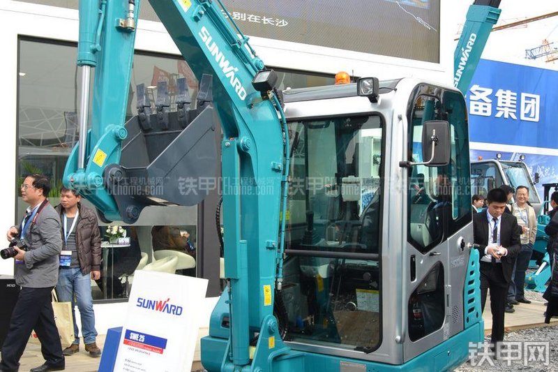 山河智能SWE25挖掘机局部