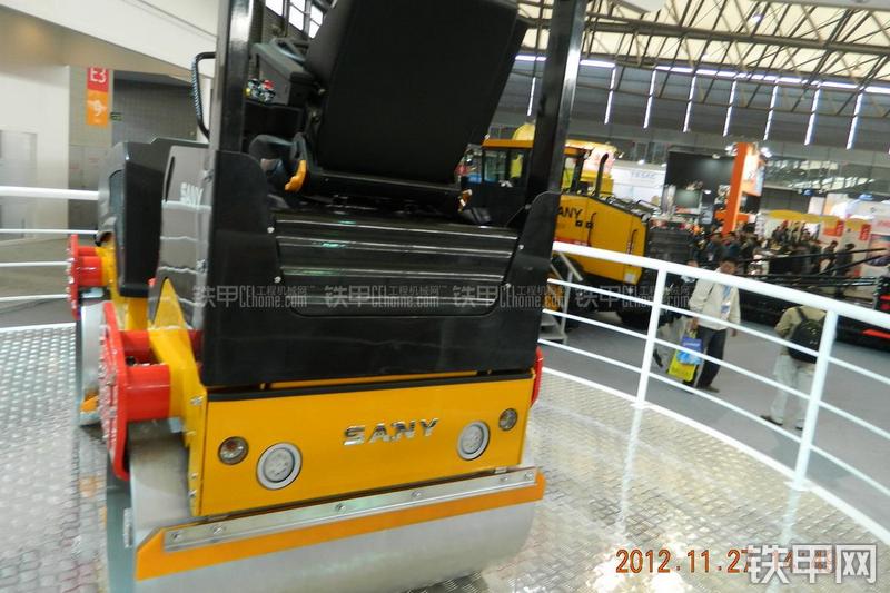 三一重工STR30C压路机局部