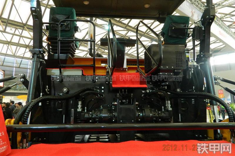 三一重工SMP165C沥青摊铺机局部